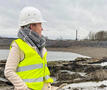 Annick De Ridder bij het doorbreken van de Scheldedijk