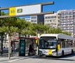 Bushalte met bus